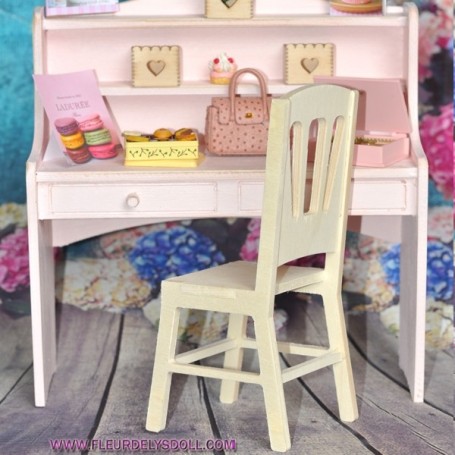 Chaise de poupée, meuble miniature, design bois et osier, meuble