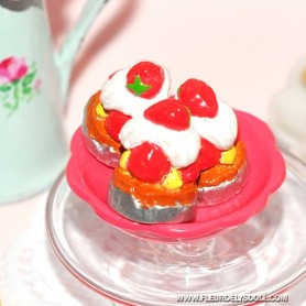 3 LITTLE CAKES ON A PLATE MINIATURE LATI YELLOW BARBIE FASHION ROYALTY BLYTHE PULLIP DIORAMAS 1:12