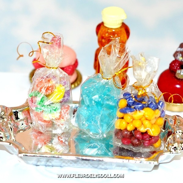 3 MINI SACHETS DE BONBONS MINIATURE LATI YELLOW BARBIE FASHION ROYALTY